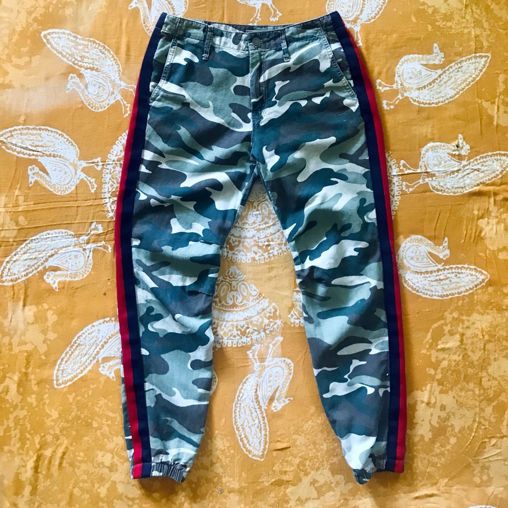 MOTHER MISFIT CAMO JOGGER WITH STRIPE